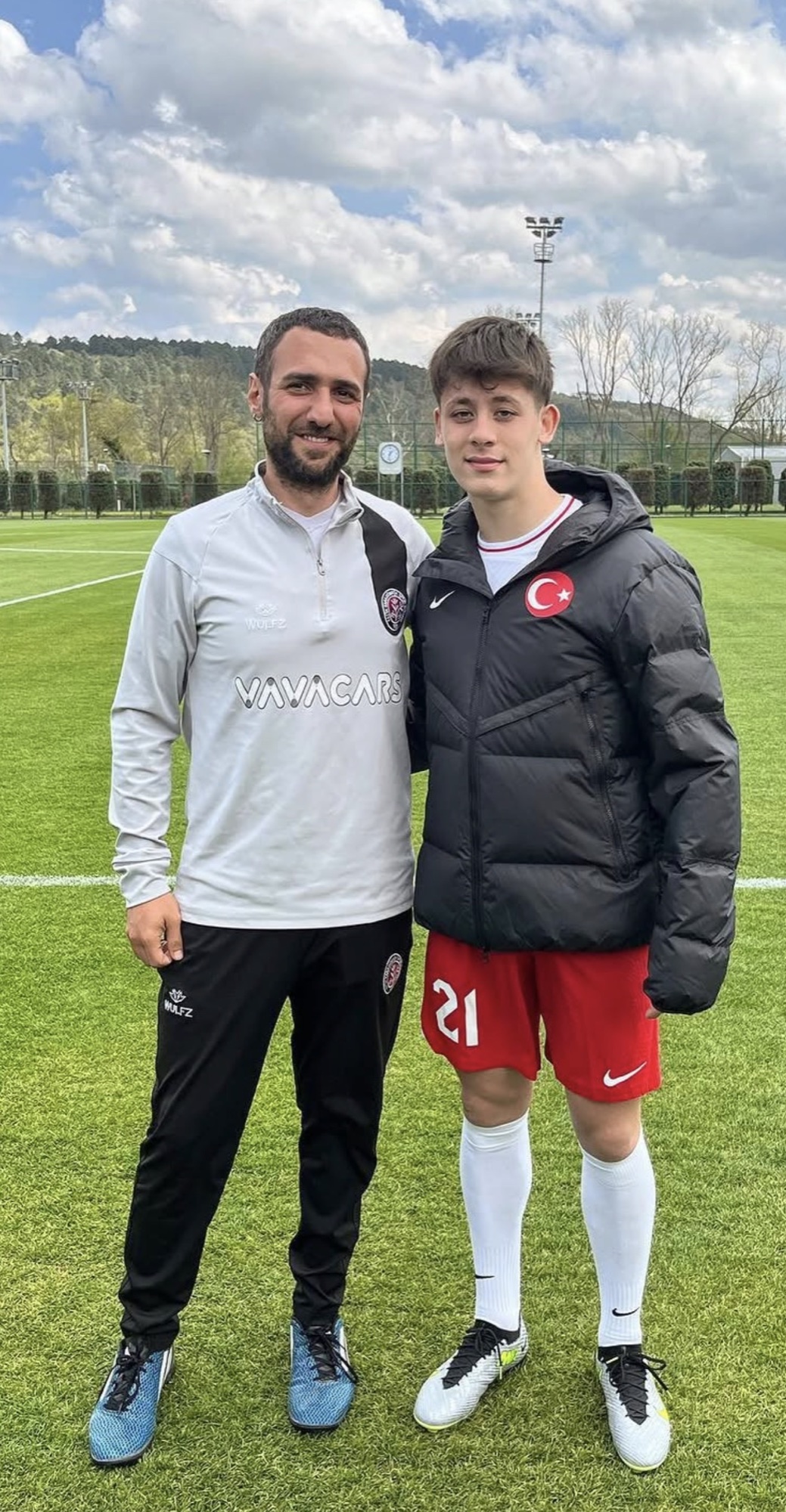 Bülent Ece ve Arda Güler, profesyonel futbol sahasından bir arşiv karesi